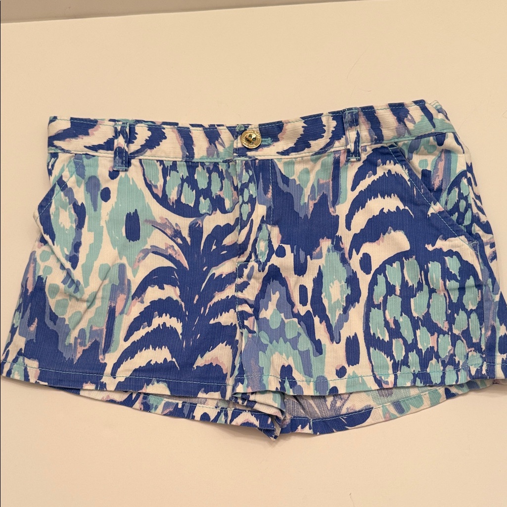 Lilly Pulitzer Blue And White Callahan Shorts In Tropi Call Me